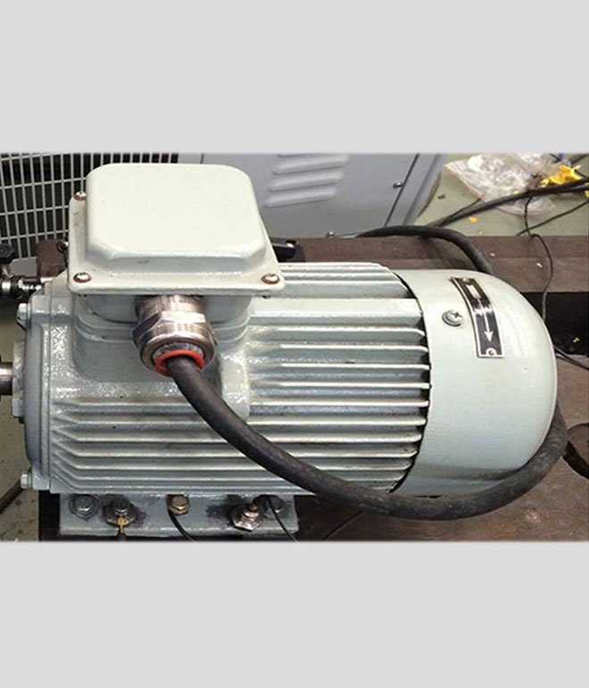 Трехфазный асинхронный двигатель с низким уровнем вибрации и шума